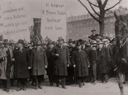 1925