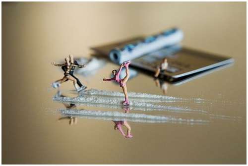 tiny-plastic-people-11 tiny-plastic-people-11