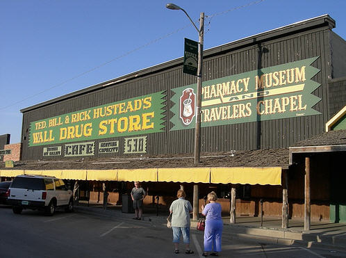 Wall Drug Store (Mother of Roadside Attractions) lever i bedste velgående